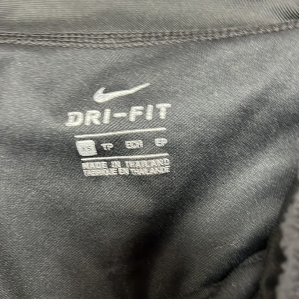 Nike‎ - Picture 3 of 8